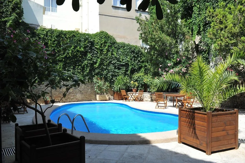 Hotel Du Forum Arles 3*,