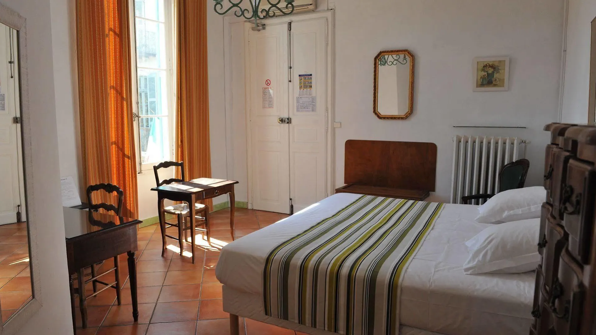 Hotel Du Forum Arles 3*,